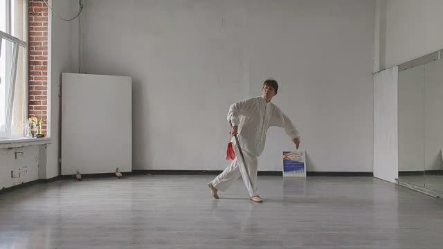 Малахова Людмила . Тайцзи—Меч Цзянь №1 Яншен 32 формы /Taiji — Jian №1 Yangsheng 32 Form