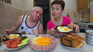 Мукбанг вкусно ЛОПАЕМ и ПОФИГ на ДИЕТЫ! Болтаем и решаем ДЕЛИШКИ) Семейный обед в России