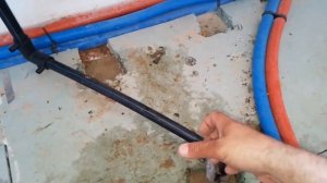 Как правильно и надёжно соединить и завести трубу пнд в дом.