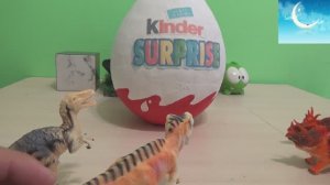 Динозавры игрушки огромный Киндер Сюрприз.Мультик динозавры распаковка обзор Видео для детей