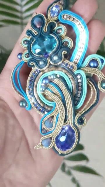 Работаю над заказами #сутажнаявышивка #украшенияназаказ смотреть онлайн