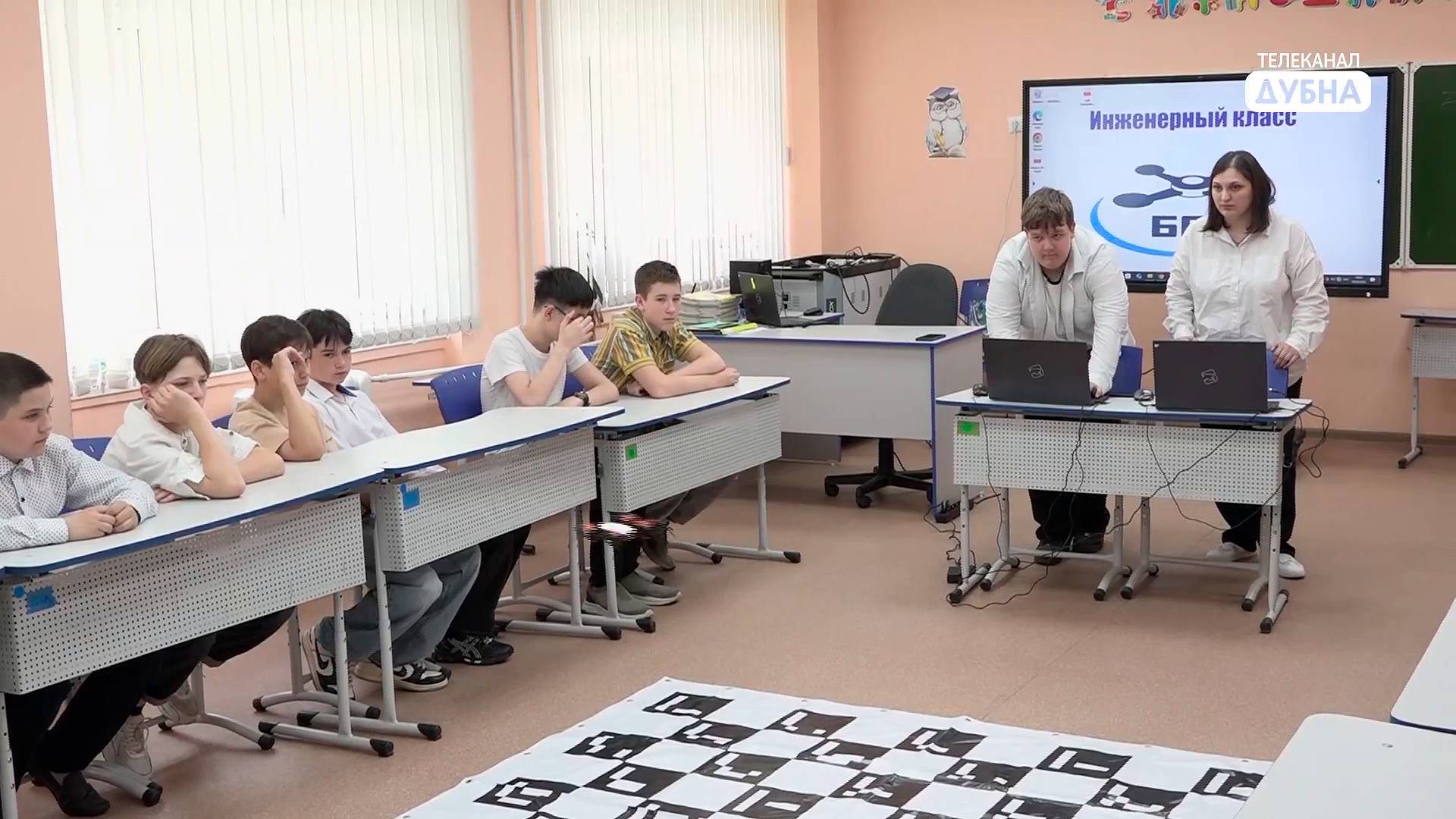 В Дубне школьники учатся собирать и программировать беспилотники смотреть онлайн