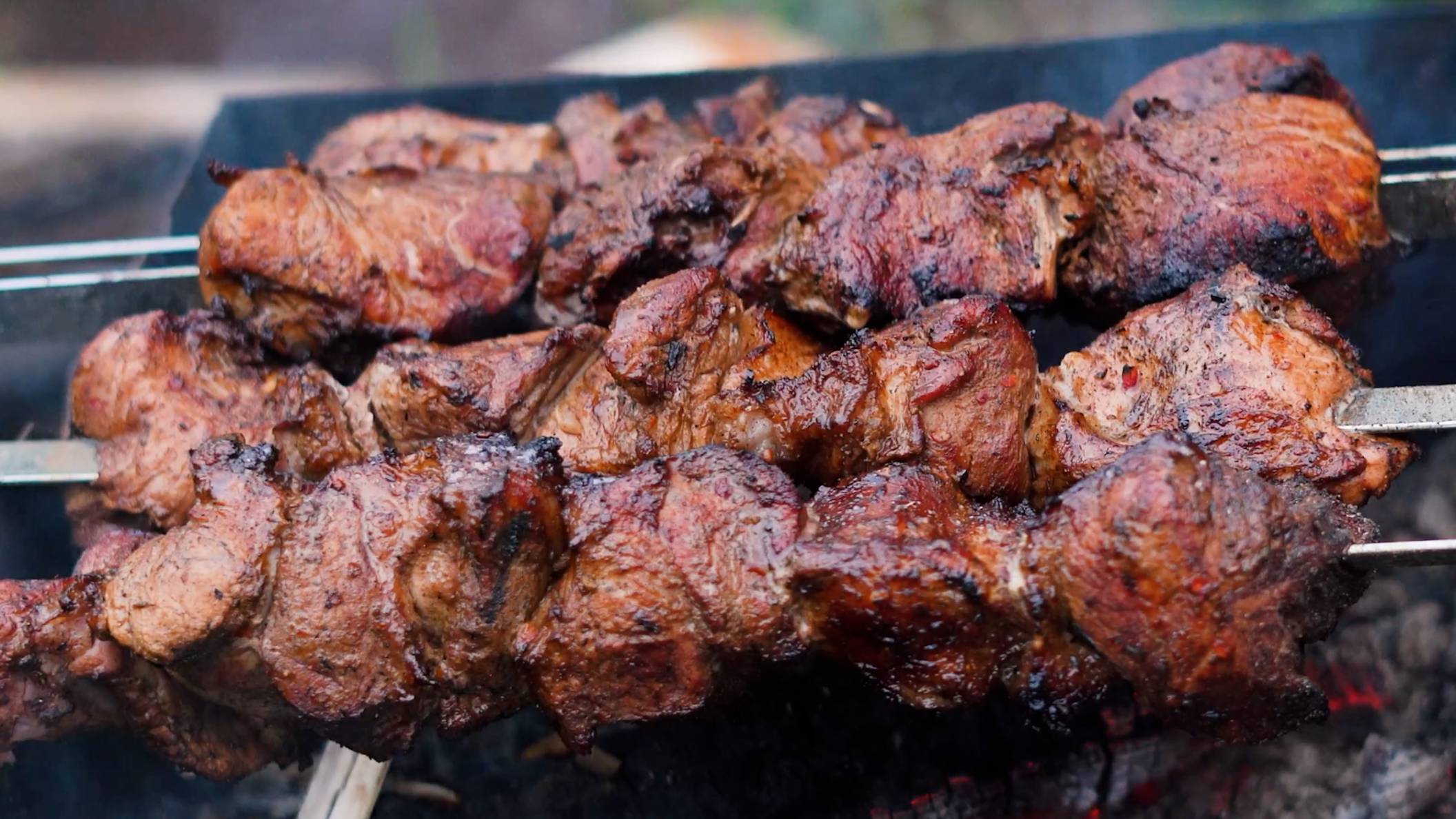 Шашлык с соевым соусом и аджикой – сочный, ароматный и невероятно вкусный смотреть онлайн