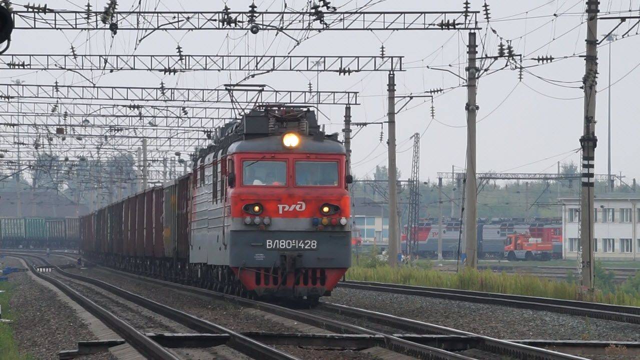 Электровозы ВЛ80С-083 с приветливой бригадой и ВЛ80С-1428. Тест камеры Sony A5000.