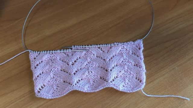 Нежный узор спицами для ваших кофточек с каймой по низу смотреть онлайн