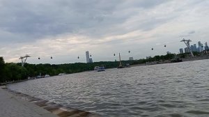День России.Канатная дорога,Воробьевская набережная Москва реки,причал для прогулочных теплоходов