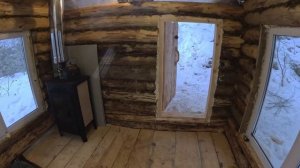 Маленькая ИЗБА СПАСЛА В ХОЛОДНУЮ НОЧЬ | Дом в лесу - ВЫЖИВАНИЕ в мороз - 38