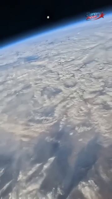 Кэти Перри ответила КРИТИКАМ на реакцию на ее полет в КОСМОС. Келси Баллерини считает Тейлор Свифт.. смотреть онлайн