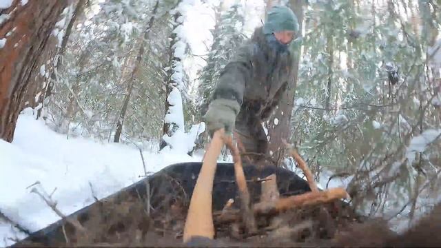 24 ЧАСА В ЛЕСУ В - 37! ДОМ НА ДЕРЕВЕ или ИЗБА НА ЛЫЖАХ ? Что ТЕПЛЕЕ и ЛУЧШЕ в МОРОЗ? ЖИЗНЬ в ЛЕСУ смотреть онлайн