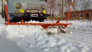 Работа снегоуборочного отвала на УАЗ 3303 в замедленной съёмке