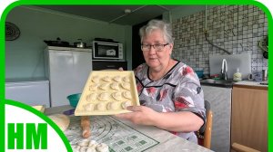 16 июня. Леплю вареники с творогом из белой муки. Ужинаю.