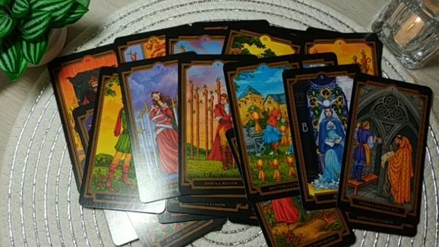 КАКОЙ МУЖЧИНА ДУМАЕТ ОБО МНЕ? гадание таро смотреть онлайн