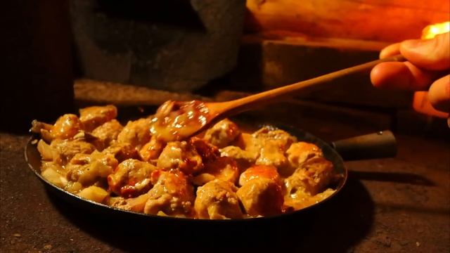 ЗАНОЧЕВАЛ в СТАРОЙ МЫШИНОЙ ИЗБЕ с РЫЖИМ ЗВЕРЕМ | НАХОДКА в ЛЕСУ - ТАЙГА ШУМИТ смотреть онлайн