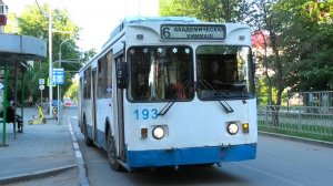 Троллейбус Екатеринбурга МТрЗ-6223-0000010 №193 маршрут №6 на остановке "улица Мира"