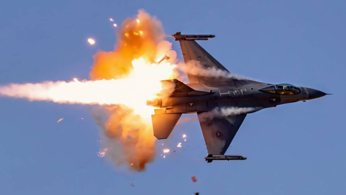 ВОЕНЭЛЕКТРОСИМ | DCS WORLD | МиГ-29 догоняет Ф-16 смотреть онлайн