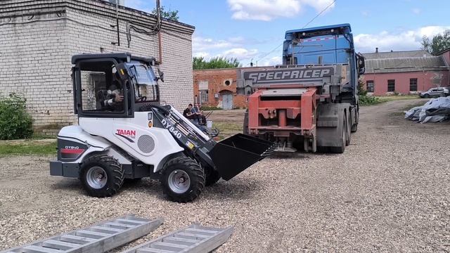 Проводим демонстрации минипогрузчика TAIAN DY840, аналога Аванта. смотреть онлайн