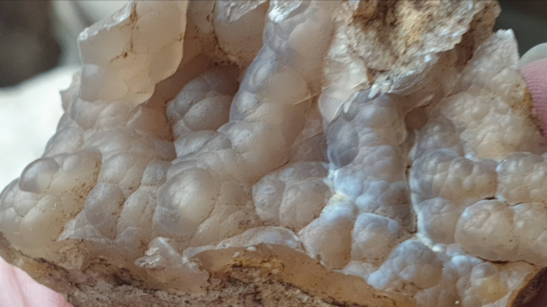 Агаты, натечный халцедон, псевдосталактиты халцедона, окаменелости на берегах реки Осетр, 9 мая 2025 смотреть онлайн