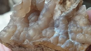 Агаты, натечный халцедон, псевдосталактиты халцедона, окаменелости на берегах реки Осетр, 9 мая 2025