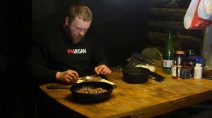 ВЫЖИВАЮ СРЕДИ ВОЛКОВ В ТАЙГЕ. ЗАСТРЯЛ В ЛЕСУ - КОНЧИЛСЯ БЕНЗИН