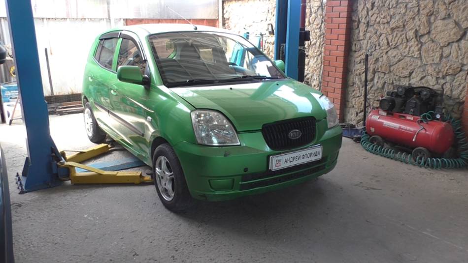 Замена передних тормозных колодок на Киа Пиканто 1,1 Kia Picanto 2005