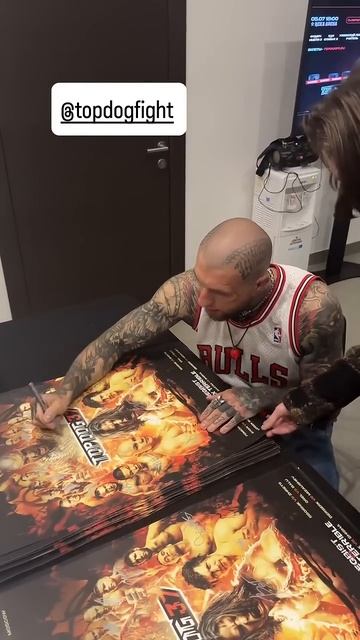 POV: You Get a Poster Signed by Russia's Scariest Fighter! смотреть онлайн