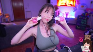 ДЕВУШКА С ЛЕДЯНЫМИ ШАРАМИ ASMR ijenz