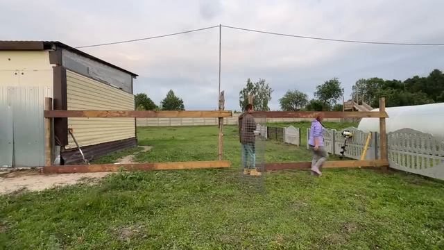 Стройка курятника продолжается. Делаем уличный загон смотреть онлайн
