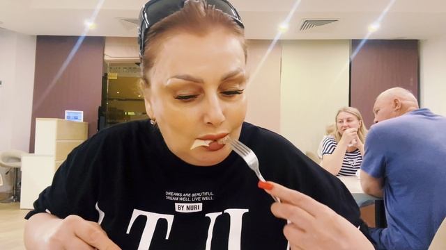 Что вкусного дают на завтрак шведский стол Сочи. Мукбанг\ К какому выводу я пришла\ Пофилосовствуем смотреть онлайн