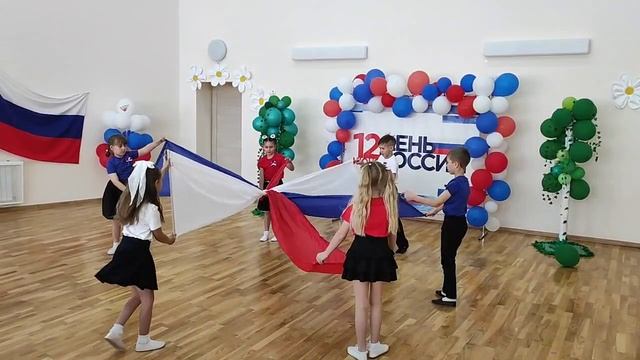 Танец с полотнами в детском саду на День России "Моя Россия"2025 г. смотреть онлайн