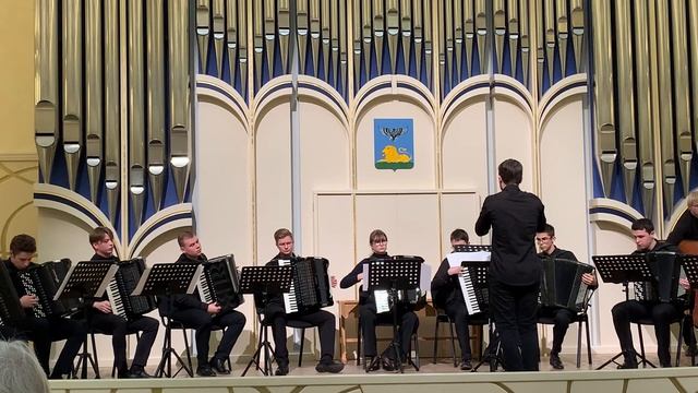 Галера, Селиванов
Исп. Ансамбль баянов-аккордеонов БГИИК дирижёр ЛЕОН ГУРИН смотреть онлайн