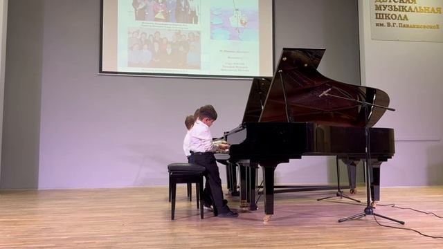 М.Минков Катерок
исполняют 
Айвазян Саро, 8 лет
Метелёв Константин, 8 лет
Макаров Тимофей, 7 лет