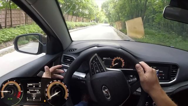 Взял Ладу Весту с 1.6 и вариатором - бюджет ей к лицу / Lada Vesta 1.6 AT (CVT) смотреть онлайн