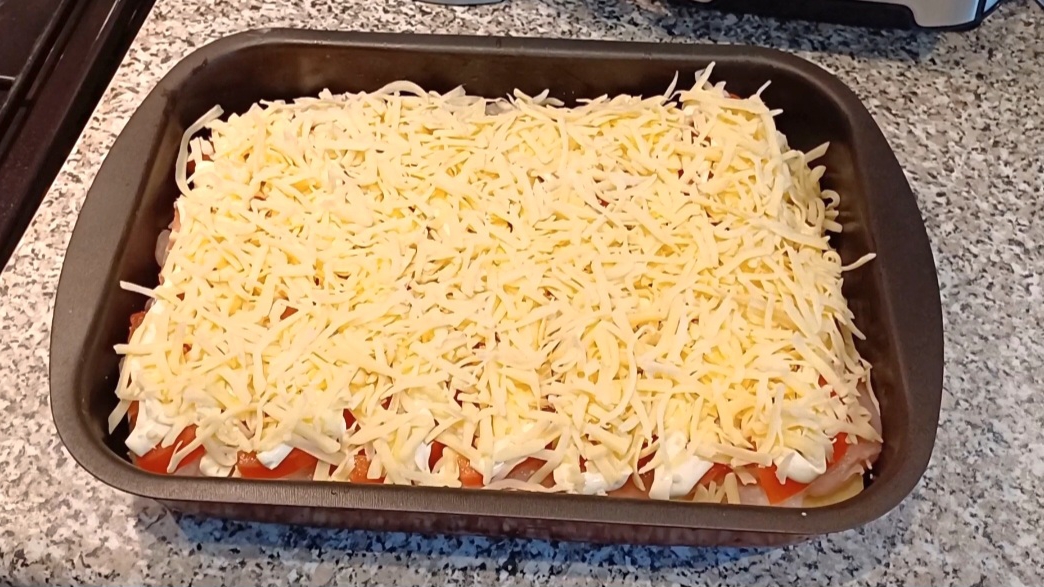 Готовлю моё любимое блюдо/До поездки на море решила закончить смотреть онлайн