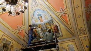 Процесс монтажа композиции «Покров Пресвятой Богородицы»