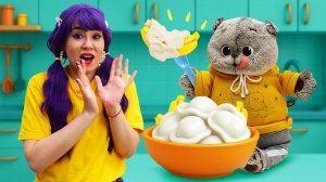 Что будет, если положить банан в пельмени? Эксперименты Дымка - Видео для детей