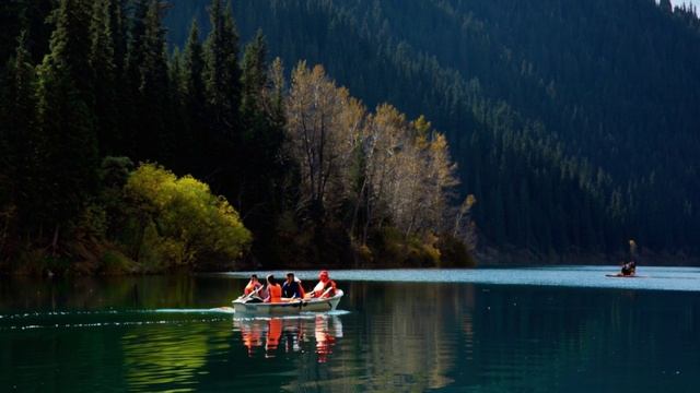 Озеро Кольсай в алматинской области.