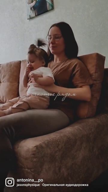 Раньше грелась чаем,а теперь её объятиями❤️ смотреть онлайн