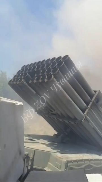 Видео с передовой от нашего земляка. Так "Грады" кошмарят врага. смотреть онлайн