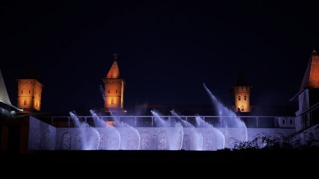 Вечернее световое шоу в Лога парке: светомузыкальный фонтан танцует для вас ежедневно смотреть онлайн
