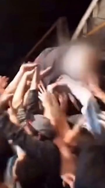 He Jumped… and Lost His Pants! смотреть онлайн