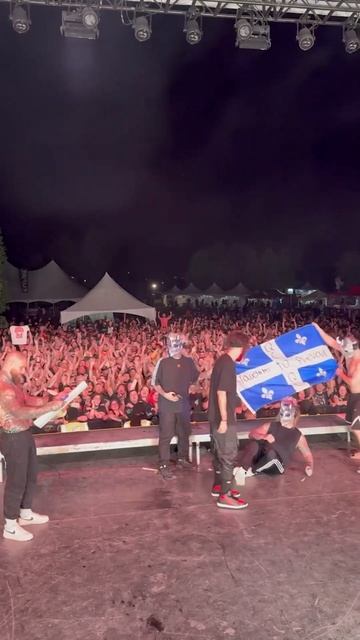 When the Crowd Brings National Pride to the Pit! смотреть онлайн