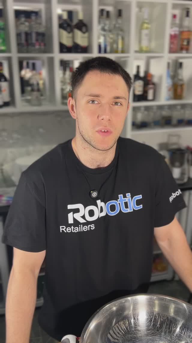 Приготовление смеси, загрузка смеси и топингов в Вендинговый автомат мороженого «Робот мороженое» смотреть онлайн