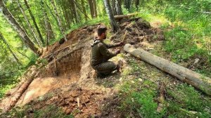 ЗЕМЛЯНКА ИЗ ШЕСТИ БРЕВЕН НА СКЛОНЕ ГОРЫ - ЯМА, КАРКАС, ГЛИНЯНАЯ ПЕЧЬ и ЛЕС - ВЫЖИТЬ ПОД ЗЕМЛЕЙ!