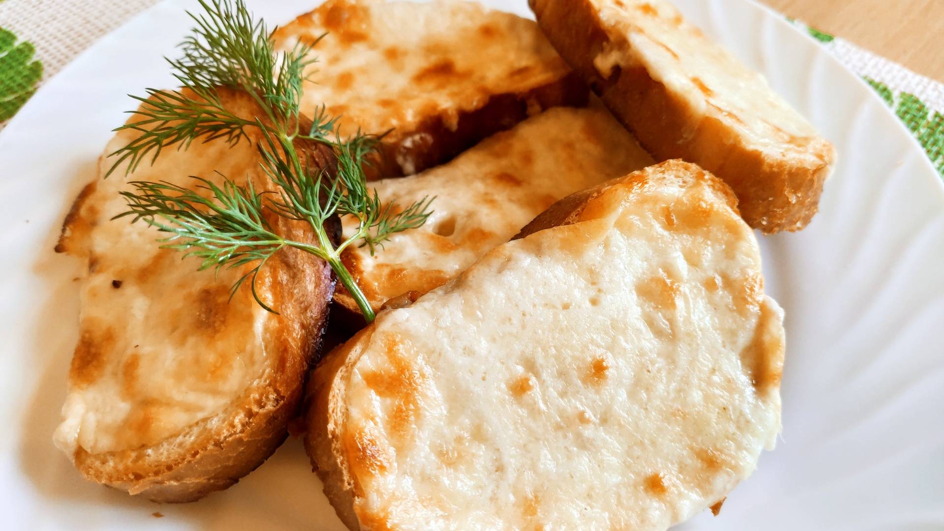 Горячие бутерброды с сыром на завтрак смотреть онлайн