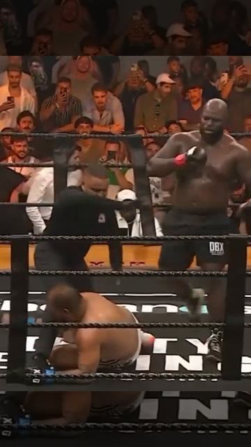 Бывший топ тяжеловес UFC Жаирзиньо Розенстрайк дебютировал в «грязном боксе» DBX с победы нокаутом смотреть онлайн