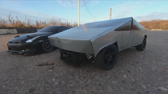 Кибертрак против Nissan GT-R