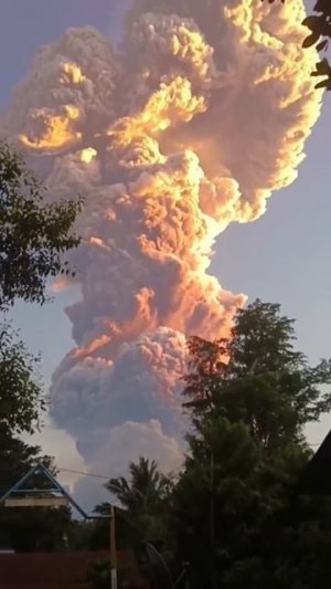 Извержения вулкана Левотоби Лаки-лаки в Индонезии!