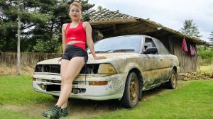 Девушка купила сломанную старую машину за 200 долларов