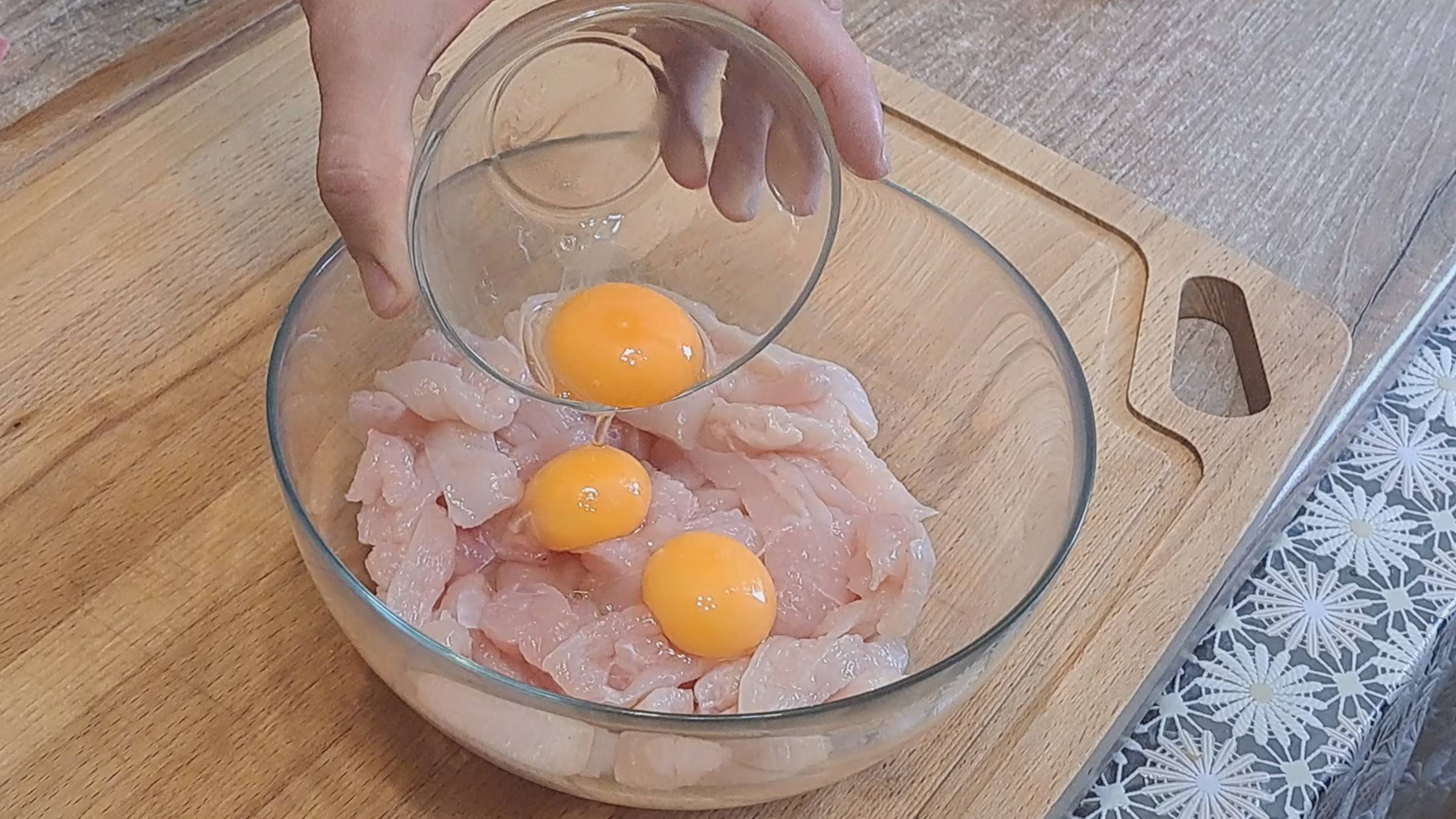 Просто залейте яйцами куриную грудку: быстро, вкусно и очень нежно смотреть онлайн