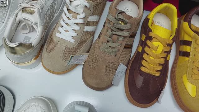 ОБУВЬ GRACIANA ШИКАРНЫЕ МОДЕЛИ НОВИНОК 2025Г ДО 43 РАЗМЕРА САБО ШЛЕПАНЦЫ КРАССОВКИ МОСКВА смотреть онлайн